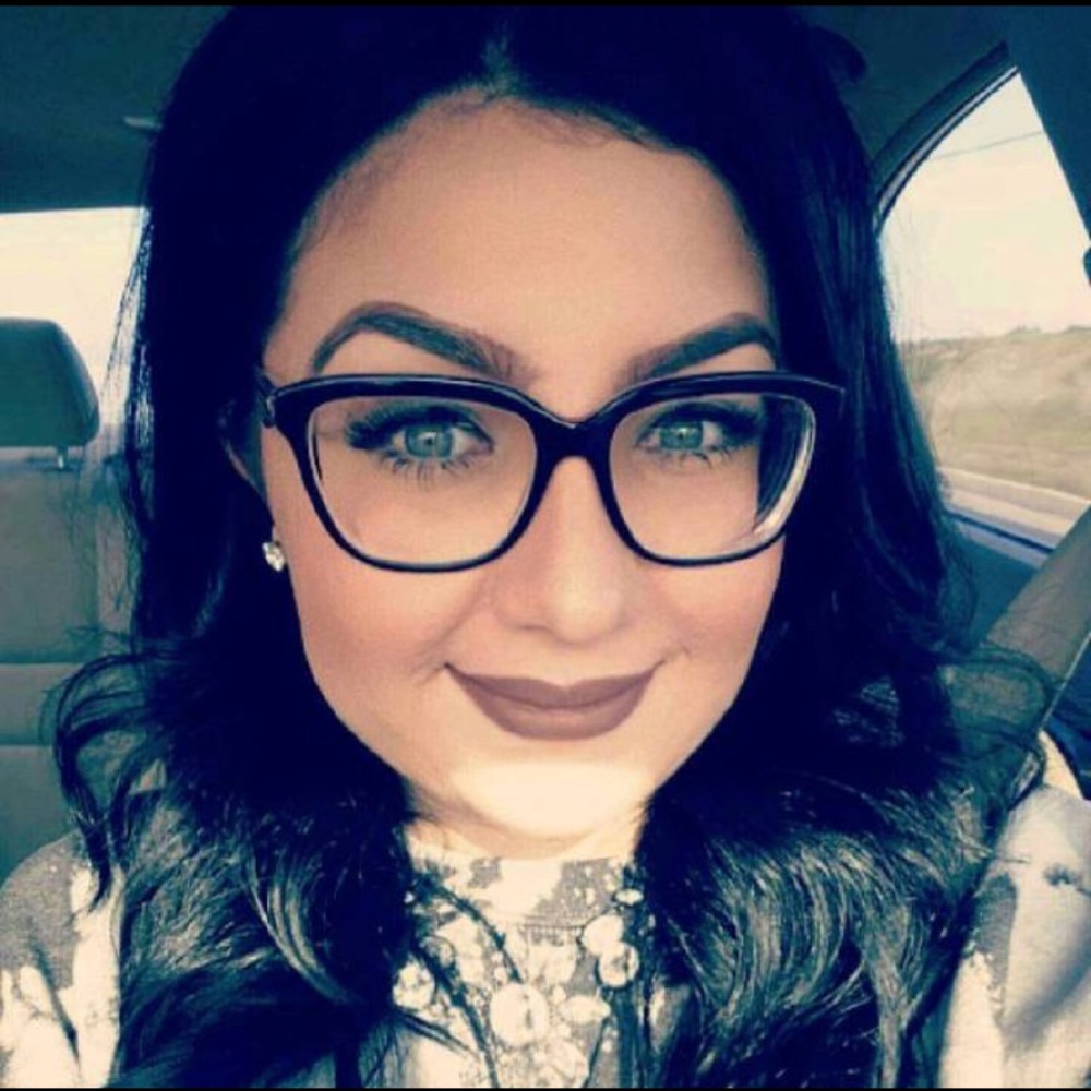 Meet your Posher, Alejandra